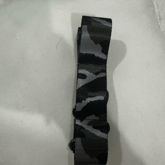 Brand new camo handbag strap - Picture 2 of 3